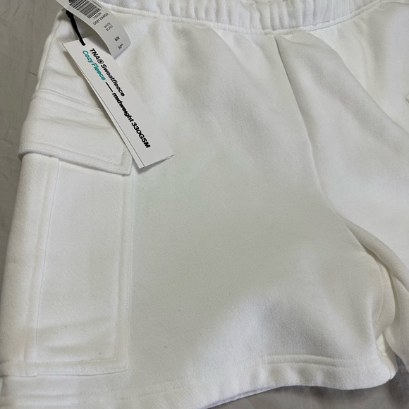 Aritzia TNA Cargo Shorts - Picture 4 of 5